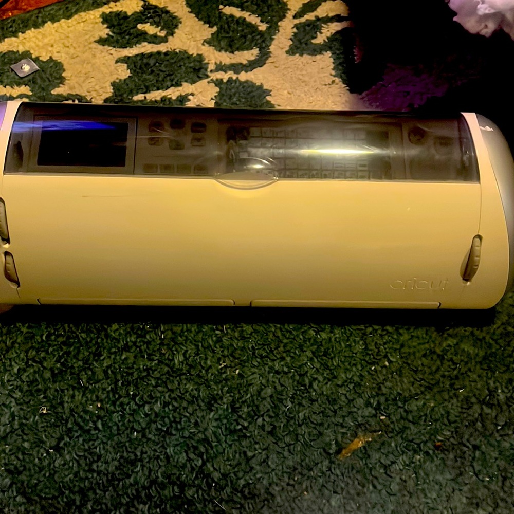 Cricut Expression vinyl cutting machine